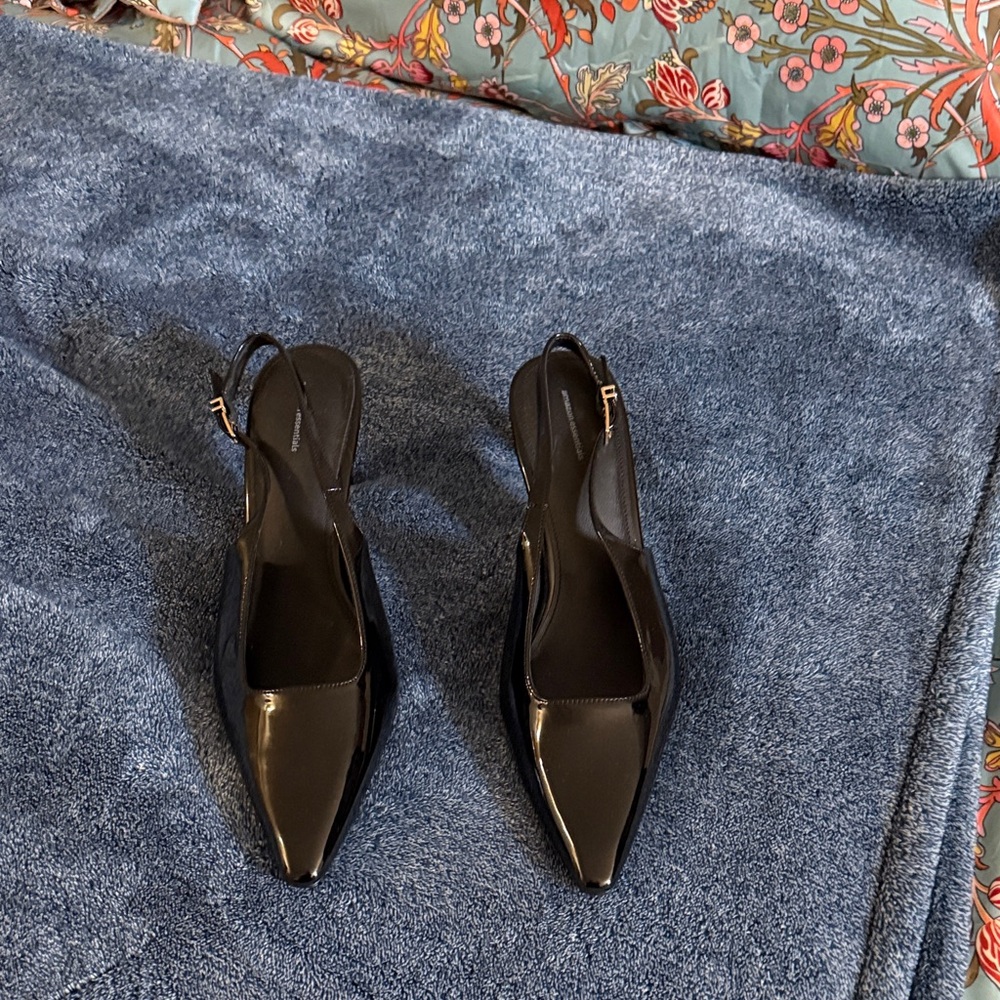 Amazon Essentials Black Slingback Heels